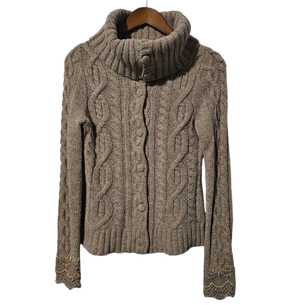 Sleeping on Snow Cream/Tan Cowl Neck Button-Down Sweater – Size Small